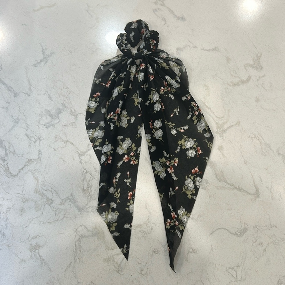 🎄Black Floral Print Scrunchie Hair Tie Bow